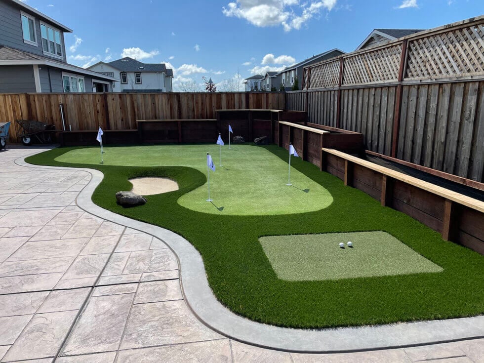 DIY-Installation-of-the-Best-Putting-Greens-980x735